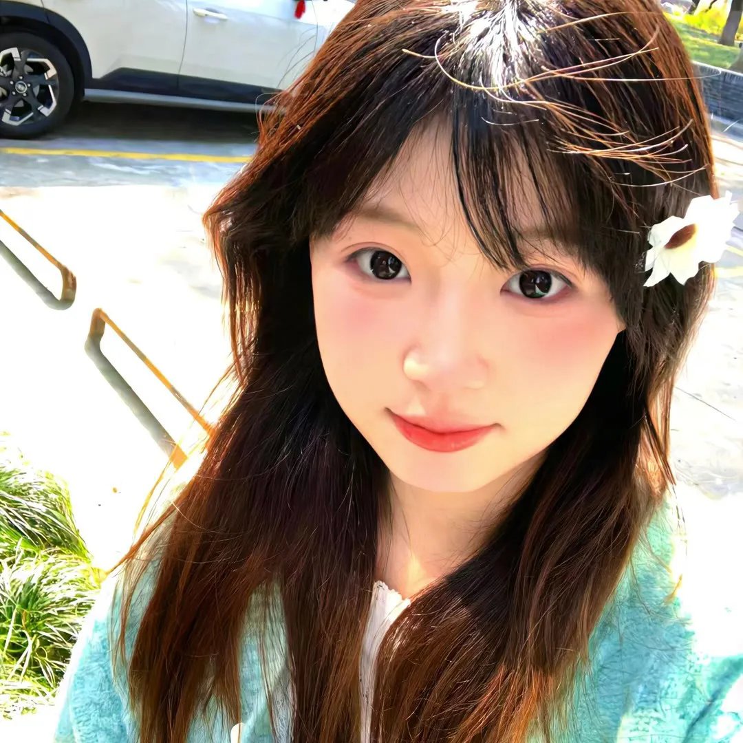 绿杨移作两家春
